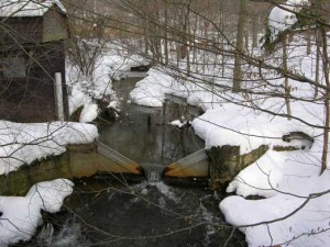 Muddy Creek water sampling station, wintertime